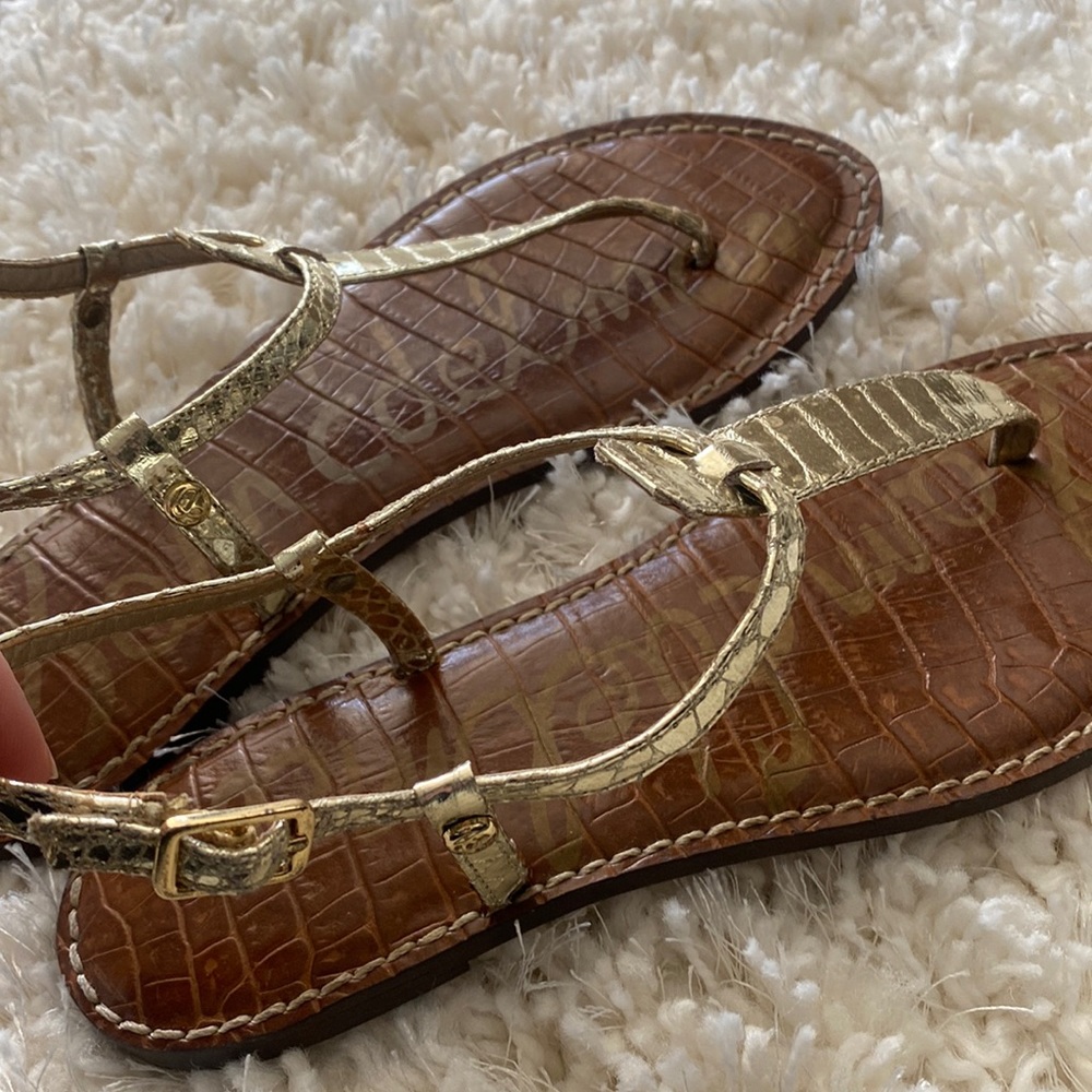 Women’s Gold thong sandals . Wrap around ankle